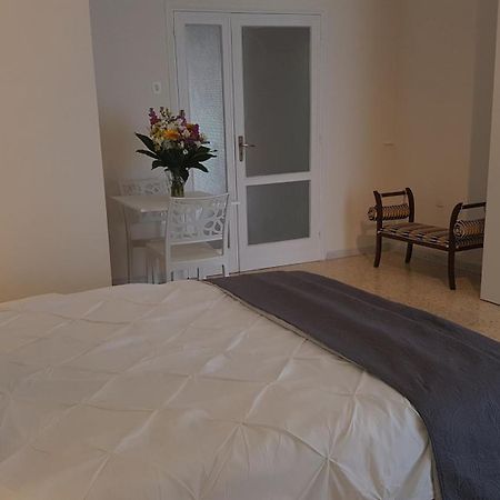 Residenze Benedetto Croce Hotel บารี ภายนอก รูปภาพ