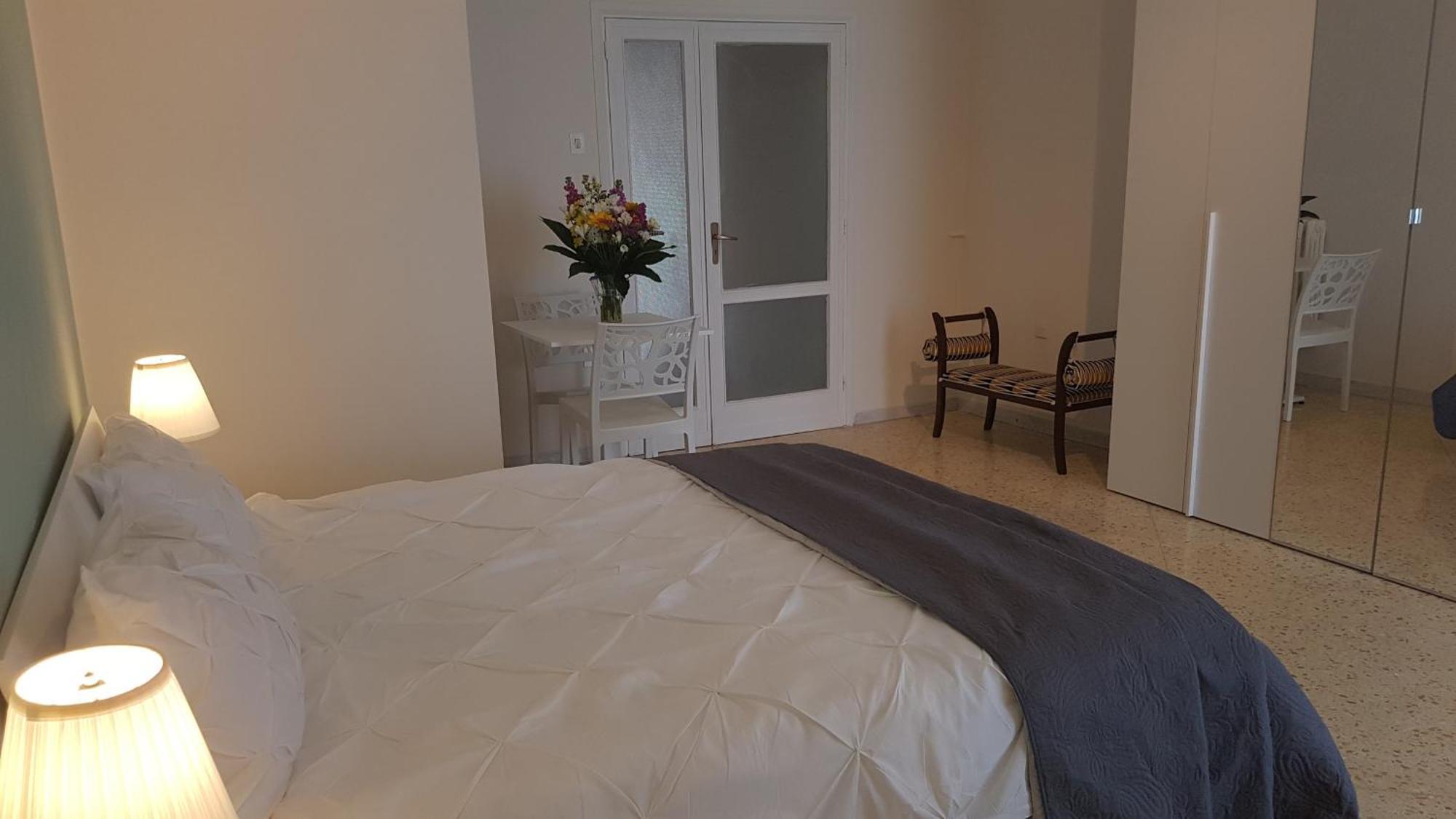 Residenze Benedetto Croce Hotel บารี ภายนอก รูปภาพ